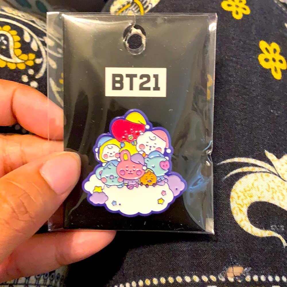 BT21 pin